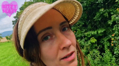 Fertilizing the apple tree