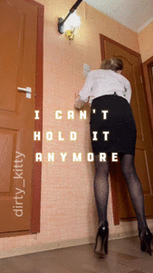 Pantyhose poop: I can't hold it anymore