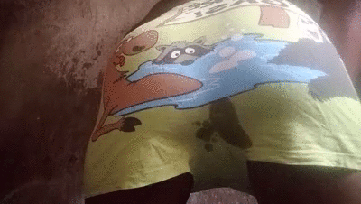 Ass shaking and pantypoop