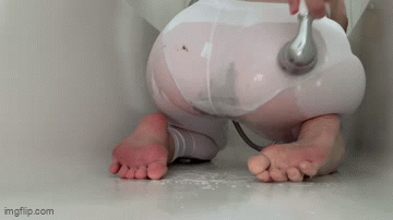 Pooing in panties and leggings and smearing