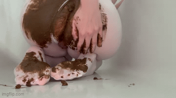 Pooing in unzipped tights & smearing