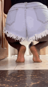 Queen Nutella : Online Session & Pooping