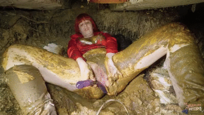 Midnight Orgasm In The Outhouse 4k