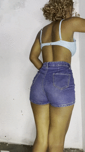 Desperate to pee until I soak my shorts