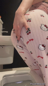 Voyeur style toilet pee