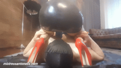 Last Caviar dinner for her slave