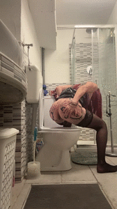 Sexy shit in my toilet