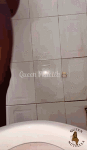 Queen Nutella : Pooping in my parents toilet