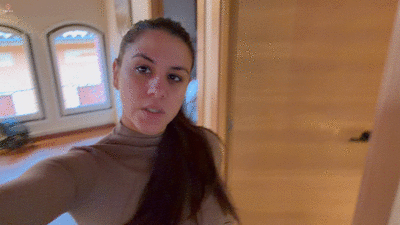 Amazing turd at luxury house