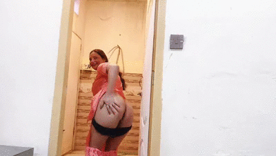 Hijabi mommy farts 4 times with scat