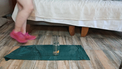 GIANTESS SHIT AND PISS A LOT