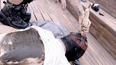 Double shit on this slave and eating all