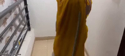 Momy Pooping Outdoor with very load farts