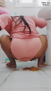 Big belly momy loudly farts with poopy panty