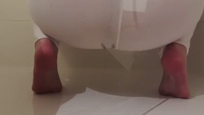Laxative pooing in leggings & on them