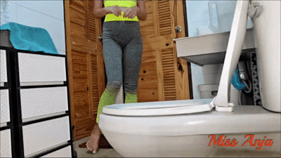 4 Days Gassy Toilet Dumps And Pissing