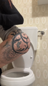 Lady Scarlet - A nice shit in toilet