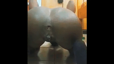 MILF ebony constipated shit