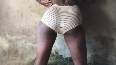 Katze poop in granny's panty