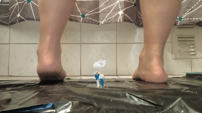 VERY CRUEL GIANTESS IN THE BATHROOM