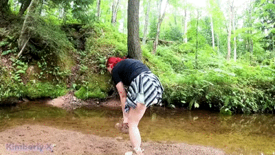 Filling my diaper outdoors