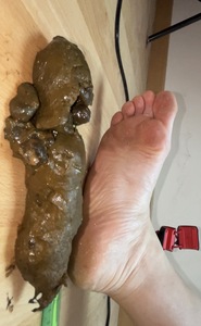 AVALE MON CACA AUSSI GRAND QUE MON PIED !!!