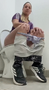 Carolina pooping at the gym