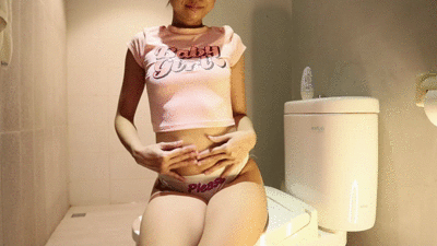 Naomibobba Scatz - Toilet Fun! Pooping With Oily Body [GIF]